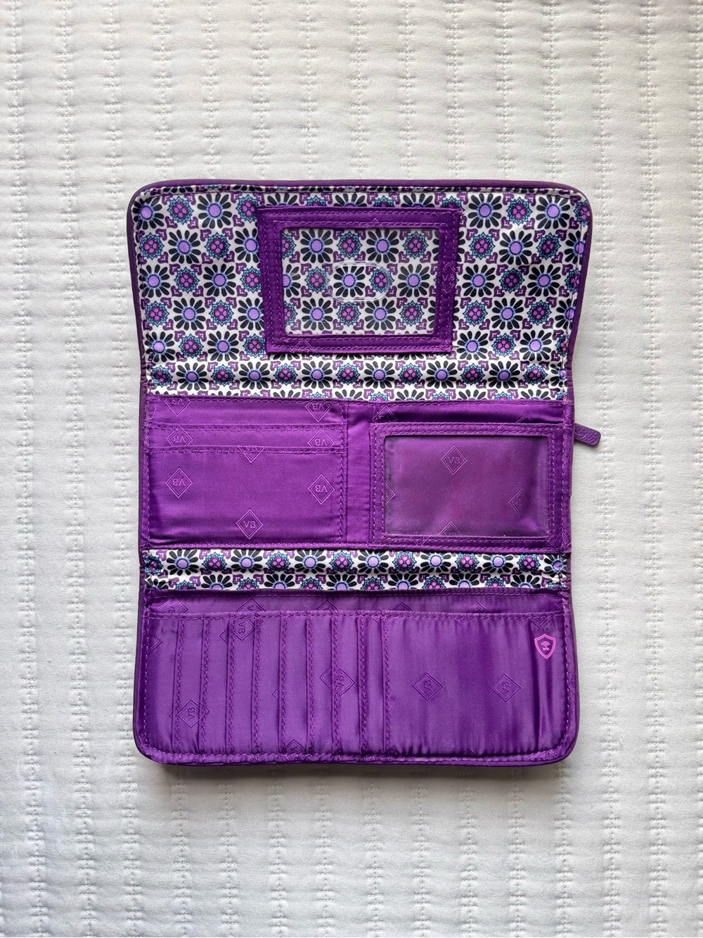 Vera Bradley Lilac Medallion Pattern RFID Trifold Large Wallet with ID Slots - Picture 4 of 8